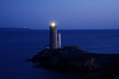 Phare dans la nuit, symbolisant la lumière qu'apporte EasySpeaking a ses élèves au cours de leur apprentissage.